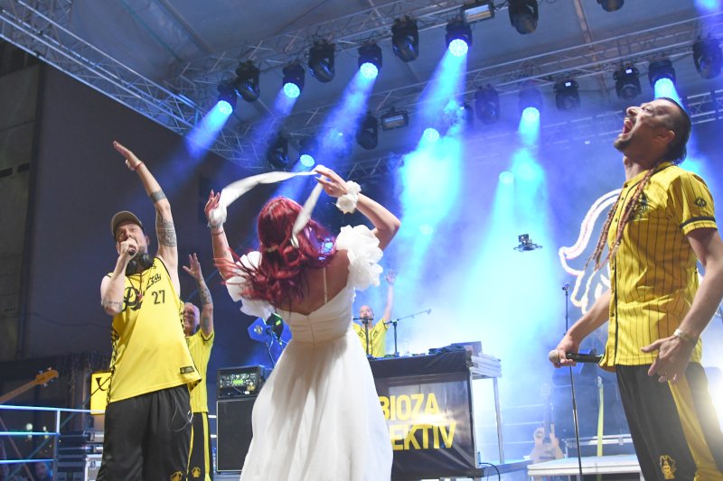 Mladenci sa svadbe došli na koncert Dubioze