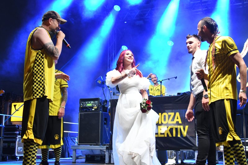 Mladenci sa svadbe došli na koncert Dubioze