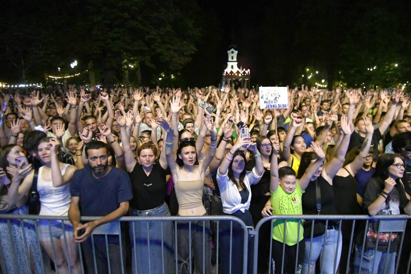 Mladenci sa svadbe došli na koncert Dubioze
