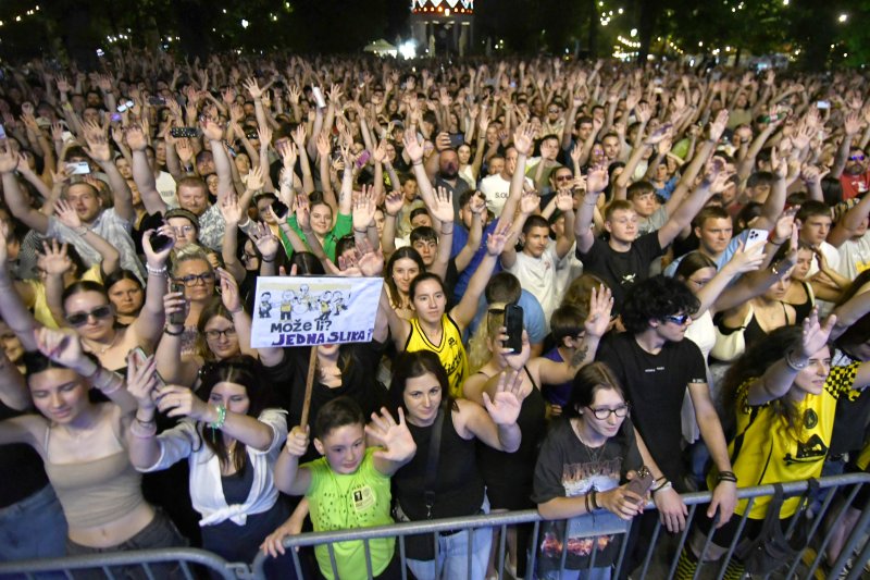 Mladenci sa svadbe došli na koncert Dubioze