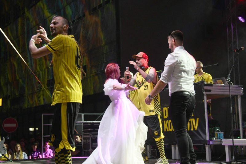 Mladenci sa svadbe došli na koncert Dubioze