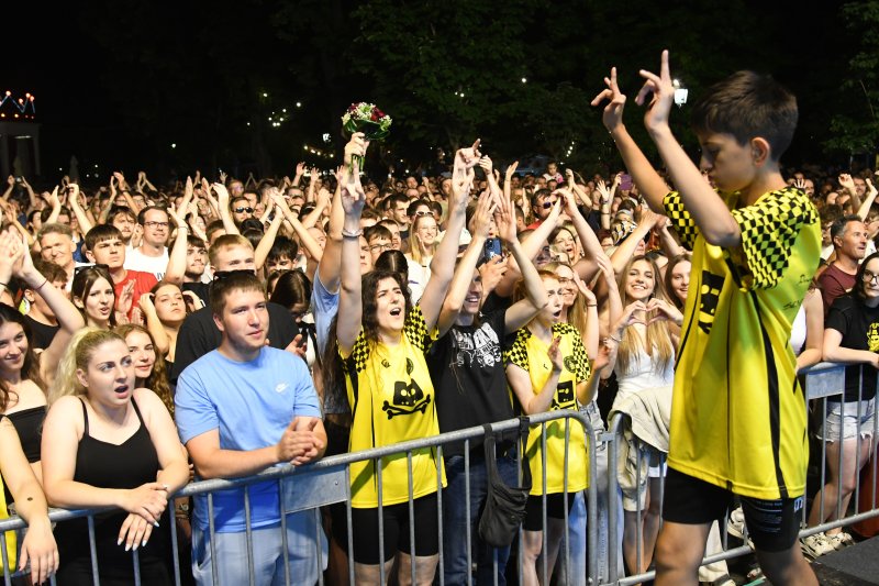 Mladenci sa svadbe došli na koncert Dubioze