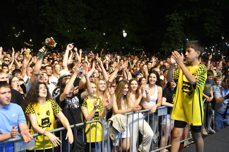 Mladenci sa svadbe došli na koncert Dubioze
