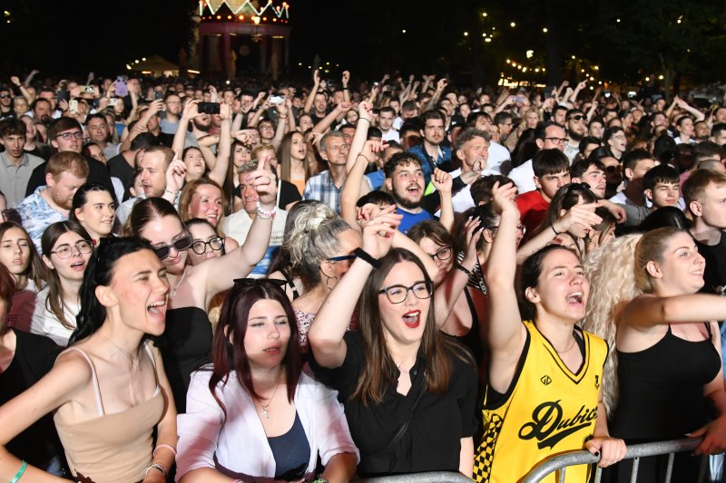 Mladenci sa svadbe došli na koncert Dubioze