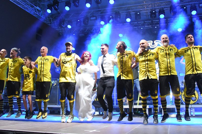 Mladenci sa svadbe došli na koncert Dubioze