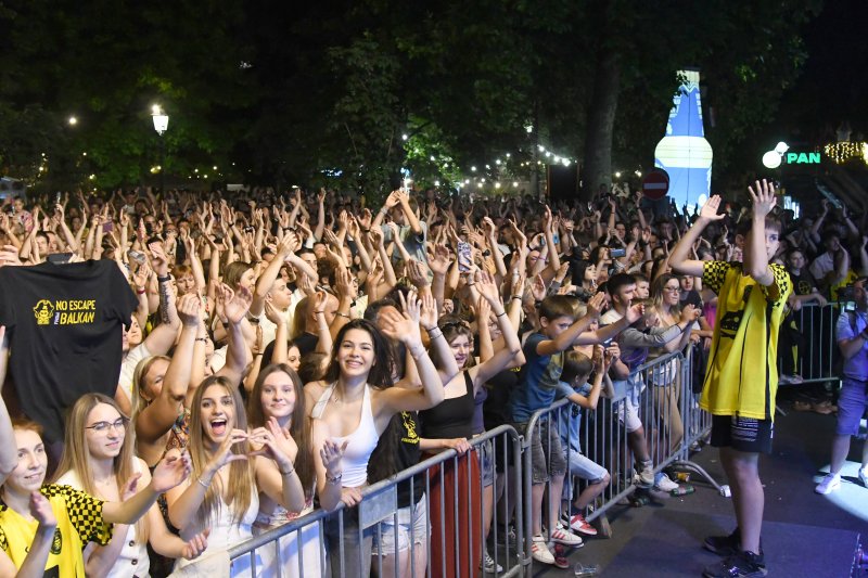 Mladenci sa svadbe došli na koncert Dubioze