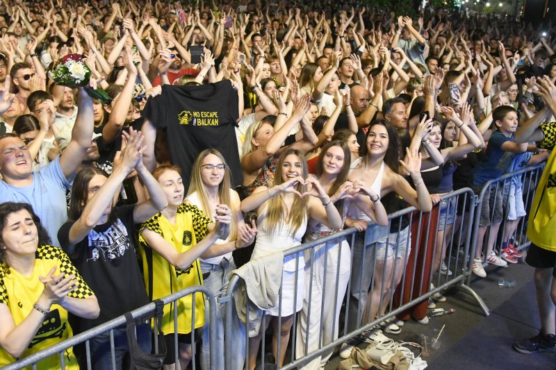 Mladenci sa svadbe došli na koncert Dubioze