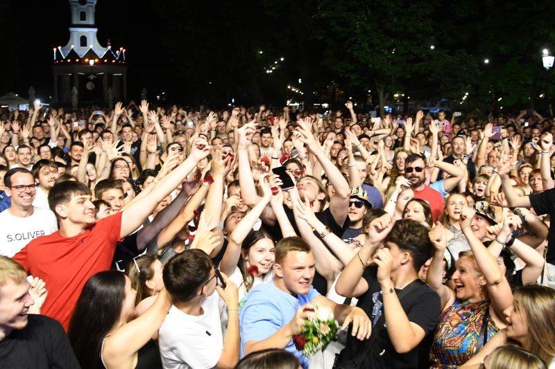 Mladenci sa svadbe došli na koncert Dubioze