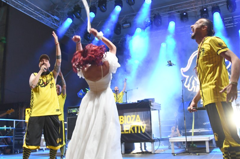 Mladenci sa svadbe došli na koncert Dubioze