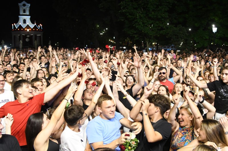 Mladenci sa svadbe došli na koncert Dubioze