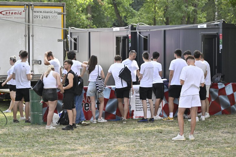 Otvaranje fan zone za posjetitelje Thompsonova koncerta u parku Bundek