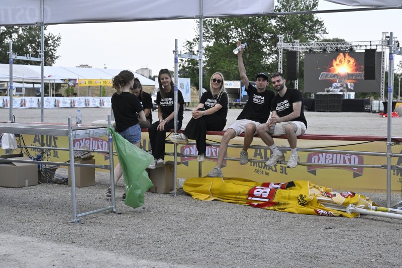 Otvaranje fan zone za posjetitelje Thompsonova koncerta u parku Bundek