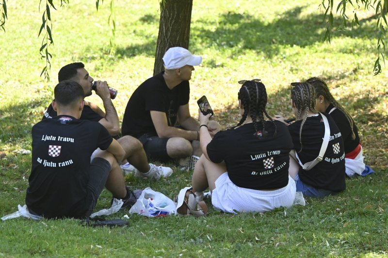 Atmosfera u fanzoni na Bundeku uoči Thompsonovog koncerta