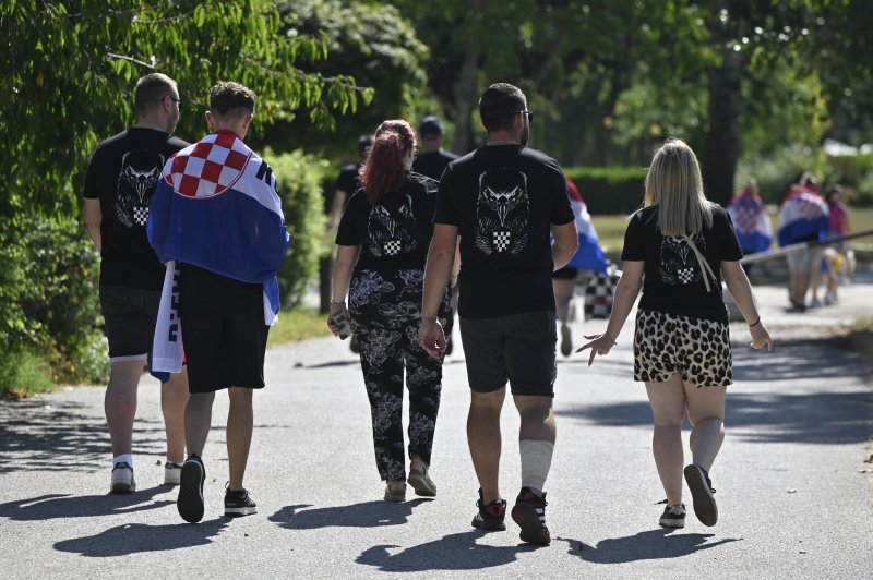 Atmosfera u fanzoni na Bundeku uoči Thompsonovog koncerta