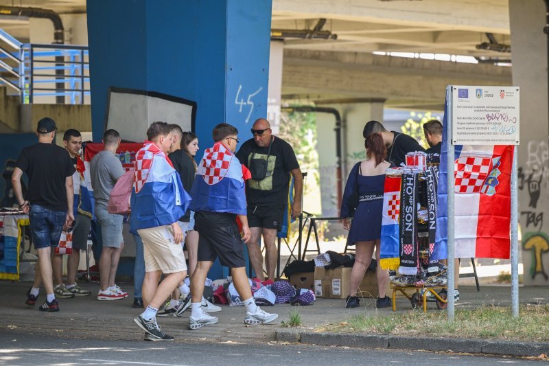 Štandovi ispred Hipodroma