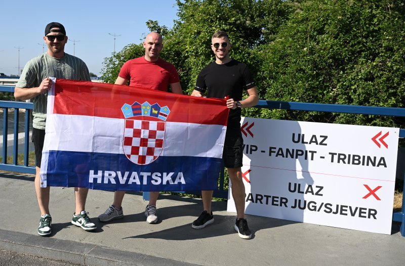 Obožavatelji u fan zonama ispred Hipodroma