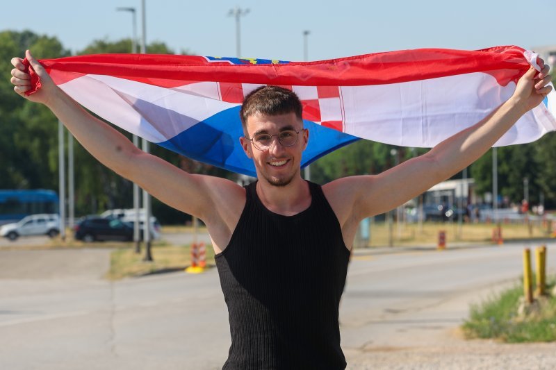Obožavatelji u fan zonama ispred Hipodroma