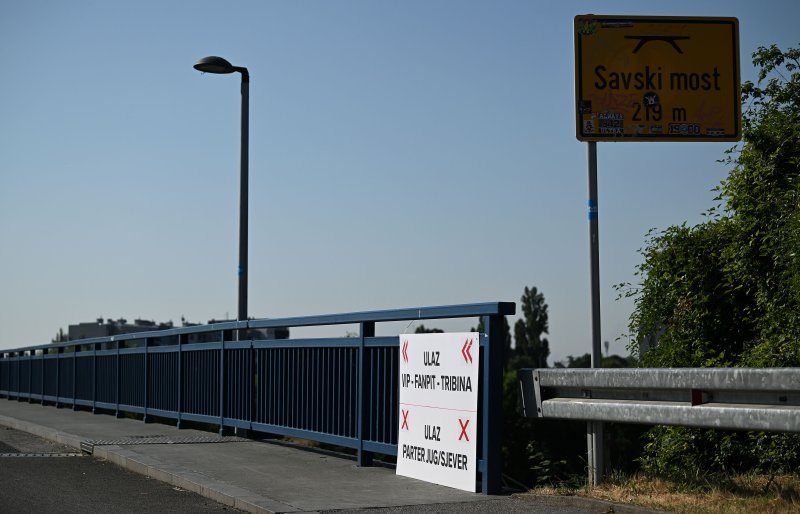 Obožavatelji u fan zonama ispred Hipodroma