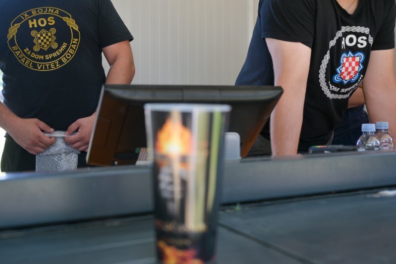 Obožavatelji u fan zonama ispred Hipodroma