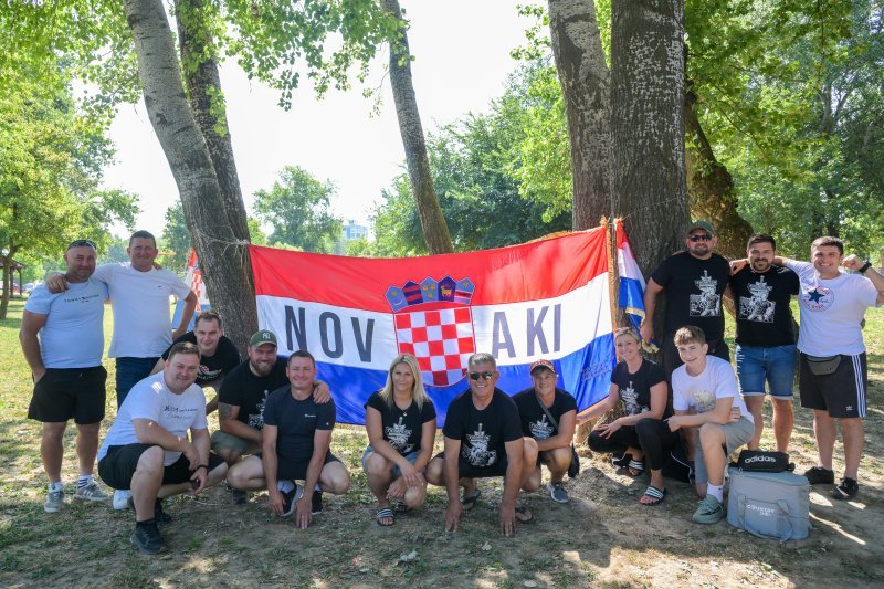 Obožavatelji u fan zonama ispred Hipodroma