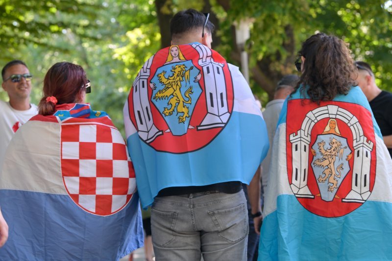 Obožavatelji u fan zonama ispred Hipodroma