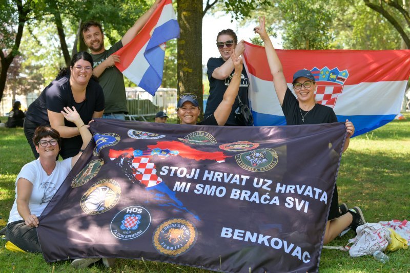 Obožavatelji u fan zonama ispred Hipodroma