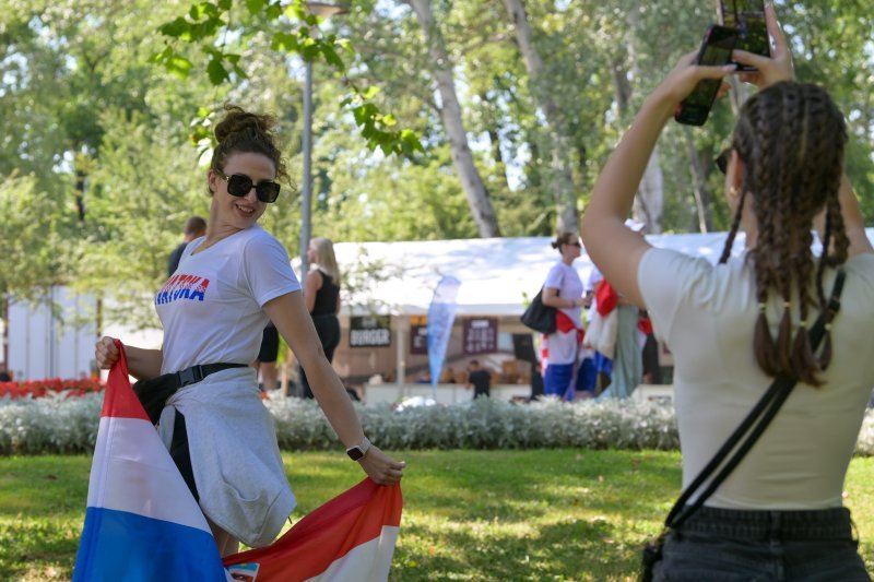 Obožavatelji u fan zonama ispred Hipodroma
