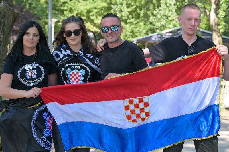 Obožavatelji u fan zonama ispred Hipodroma