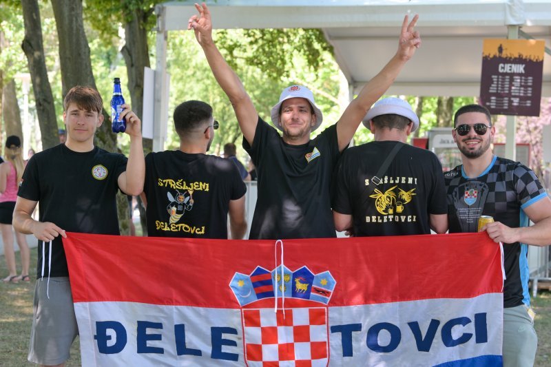 Obožavatelji u fan zonama ispred Hipodroma