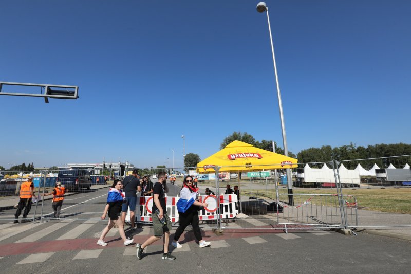 Obožavatelji u fan zonama ispred Hipodroma