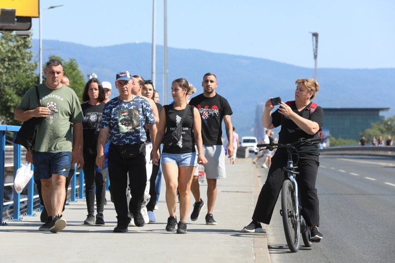 Obožavatelji u fan zonama ispred Hipodroma