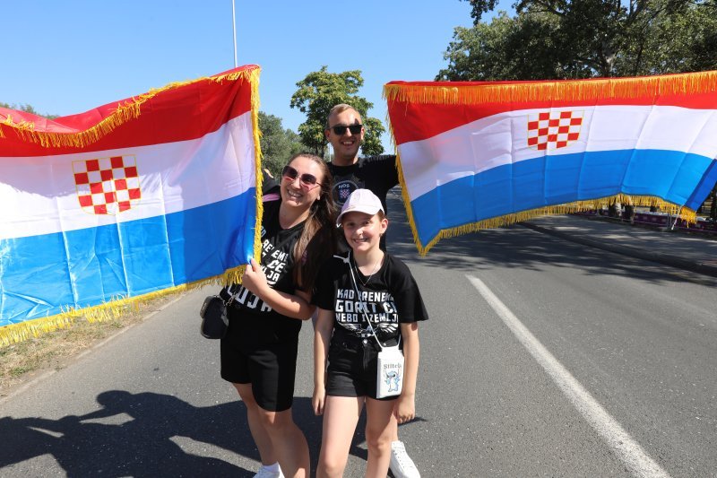 Obožavatelji u fan zonama ispred Hipodroma