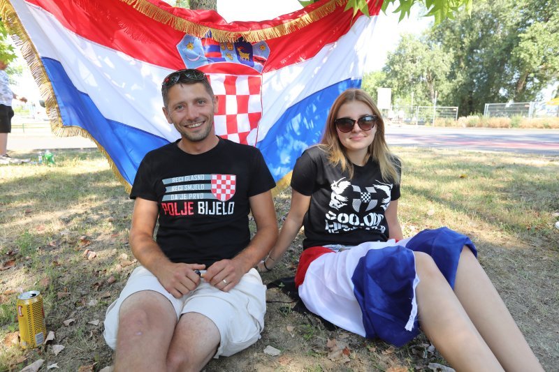 Obožavatelji u fan zonama ispred Hipodroma