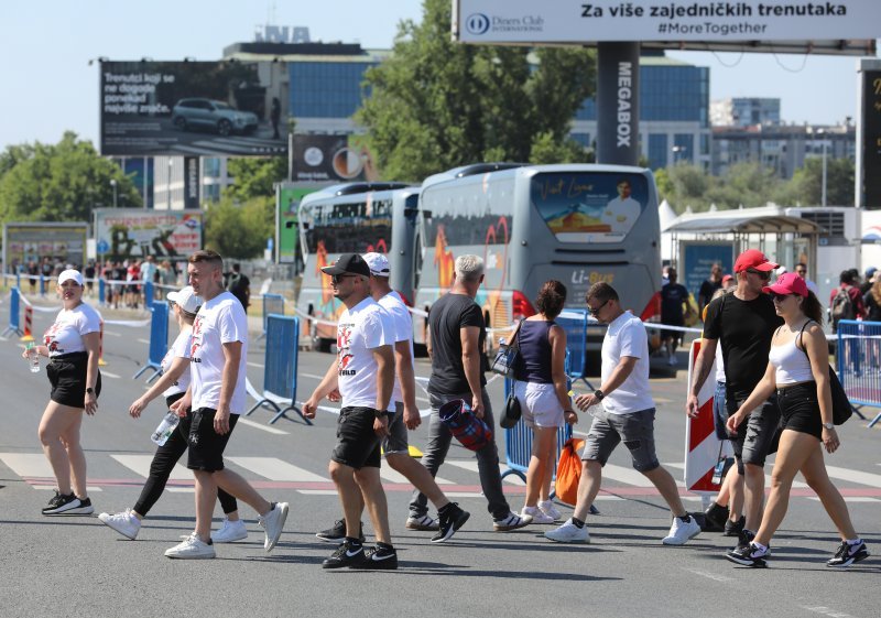 Obožavatelji u fan zonama ispred Hipodroma