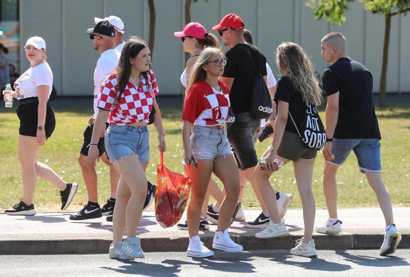 Obožavatelji u fan zonama ispred Hipodroma