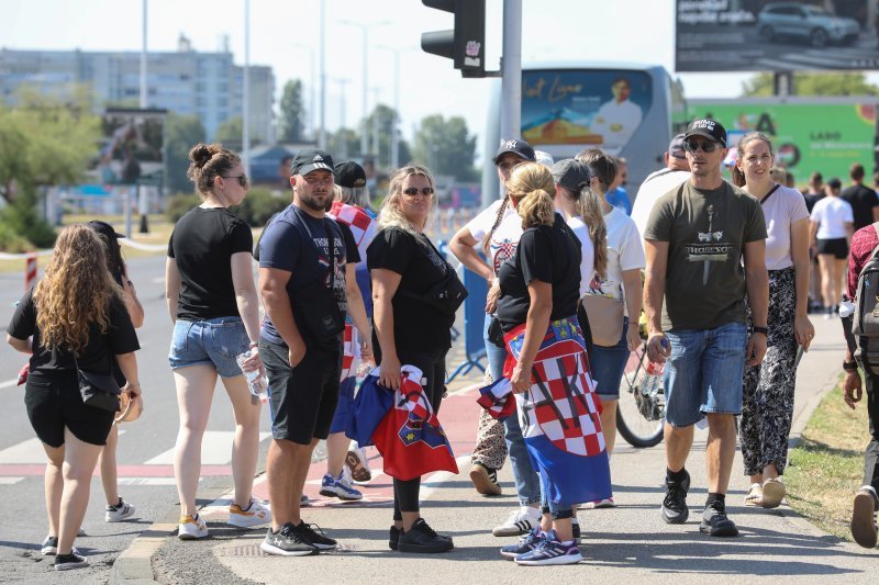 Obožavatelji u fan zonama ispred Hipodroma