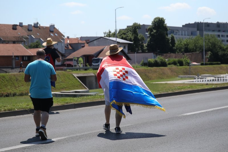 Obožavatelji u fan zonama ispred Hipodroma