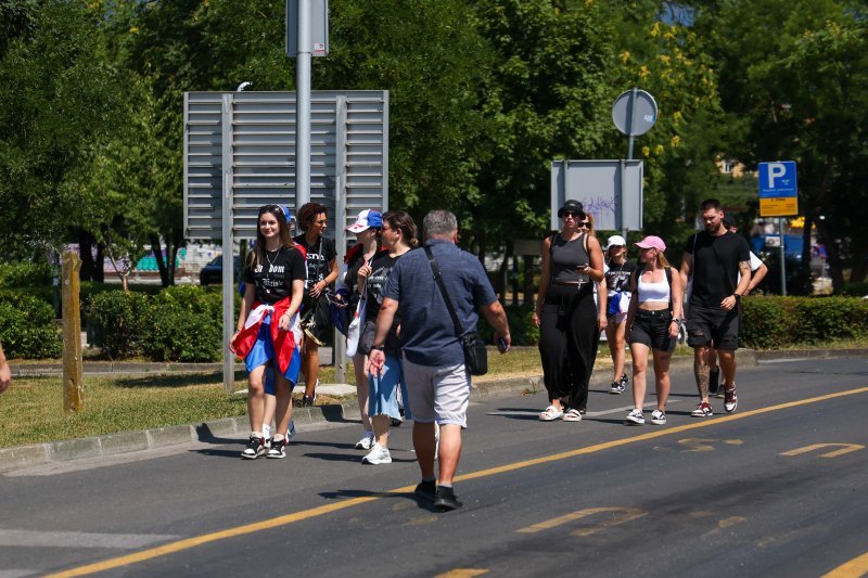 Obožavatelji u fan zonama ispred Hipodroma