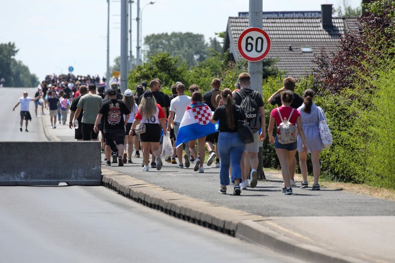 Obožavatelji u fan zonama ispred Hipodroma