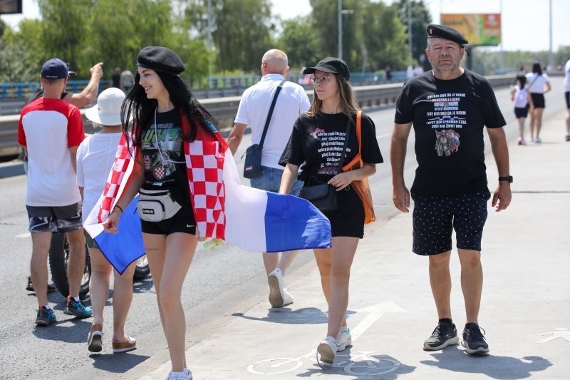 Obožavatelji u fan zonama ispred Hipodroma