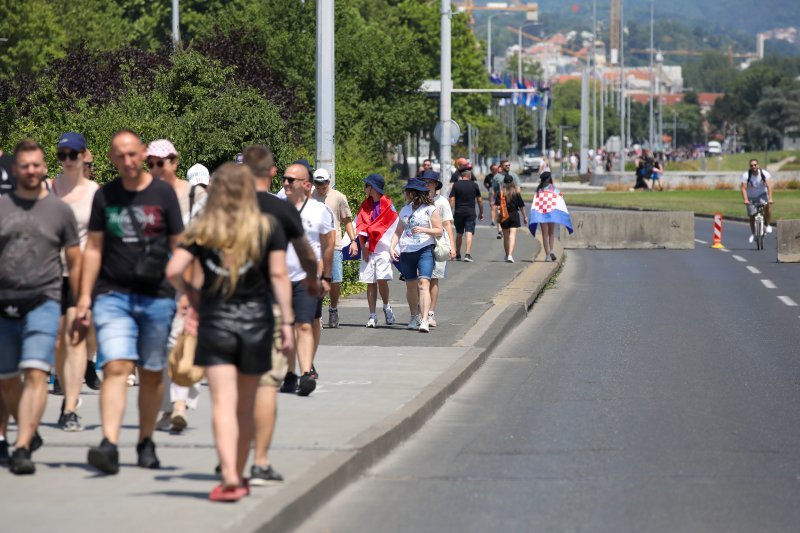 Obožavatelji u fan zonama ispred Hipodroma