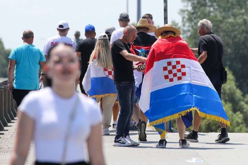 Obožavatelji u fan zonama ispred Hipodroma