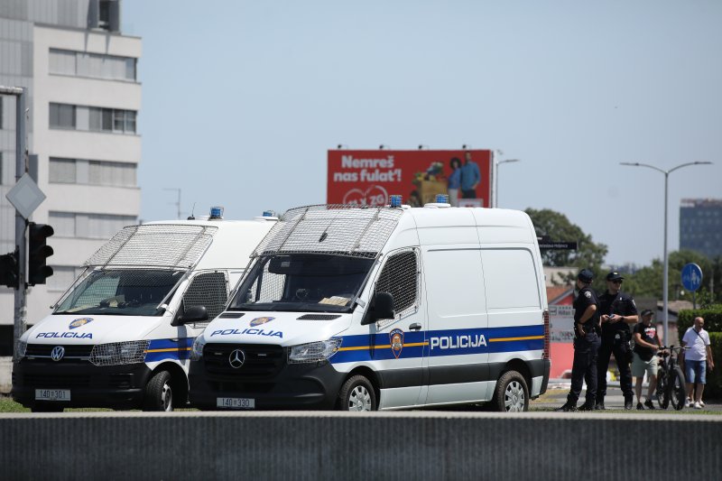 Obožavatelji u fan zonama ispred Hipodroma