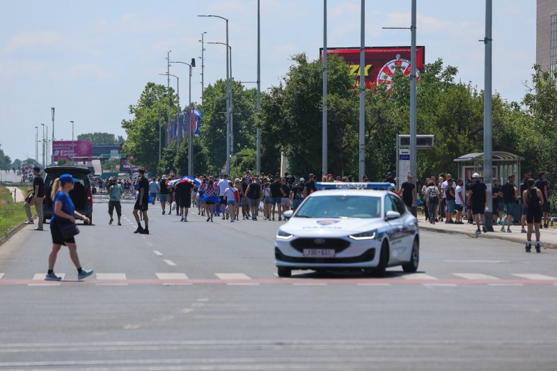 Obožavatelji u fan zonama ispred Hipodroma