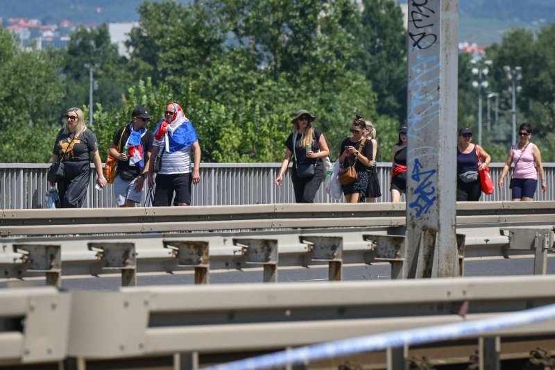 Obožavatelji u fan zonama ispred Hipodroma