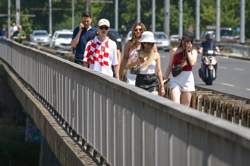 Obožavatelji u fan zonama ispred Hipodroma