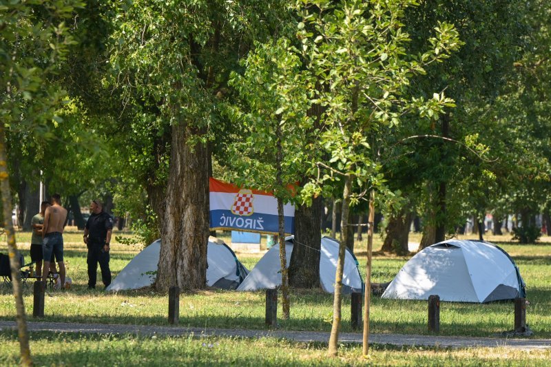 Obožavatelji u fan zonama ispred Hipodroma