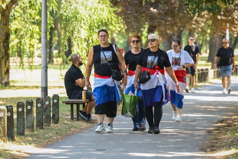 Obožavatelji u fan zonama ispred Hipodroma