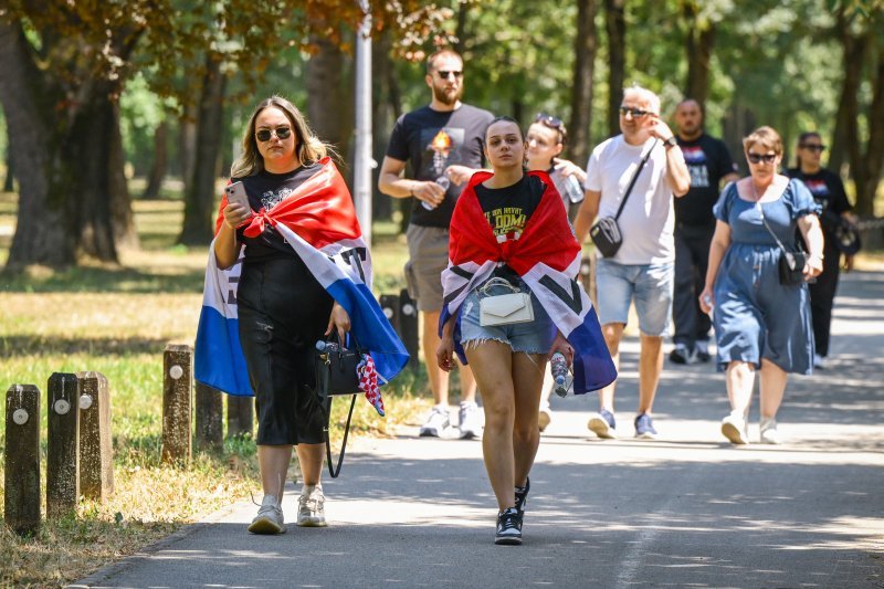 Obožavatelji u fan zonama ispred Hipodroma