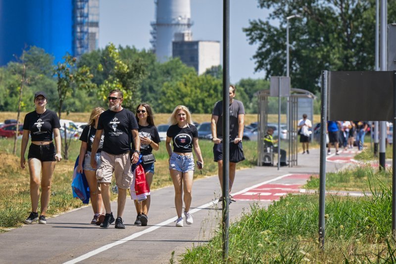 Obožavatelji u fan zonama ispred Hipodroma